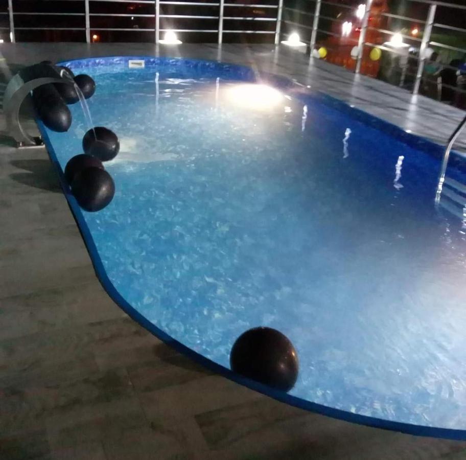 Hotel Wave Batumi Exterior foto
