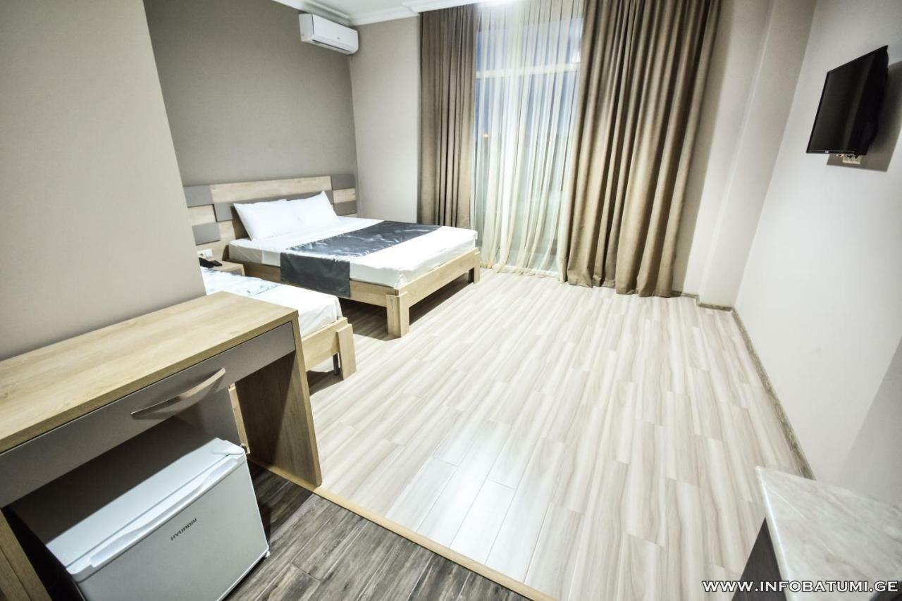 Hotel Wave Batumi Exterior foto